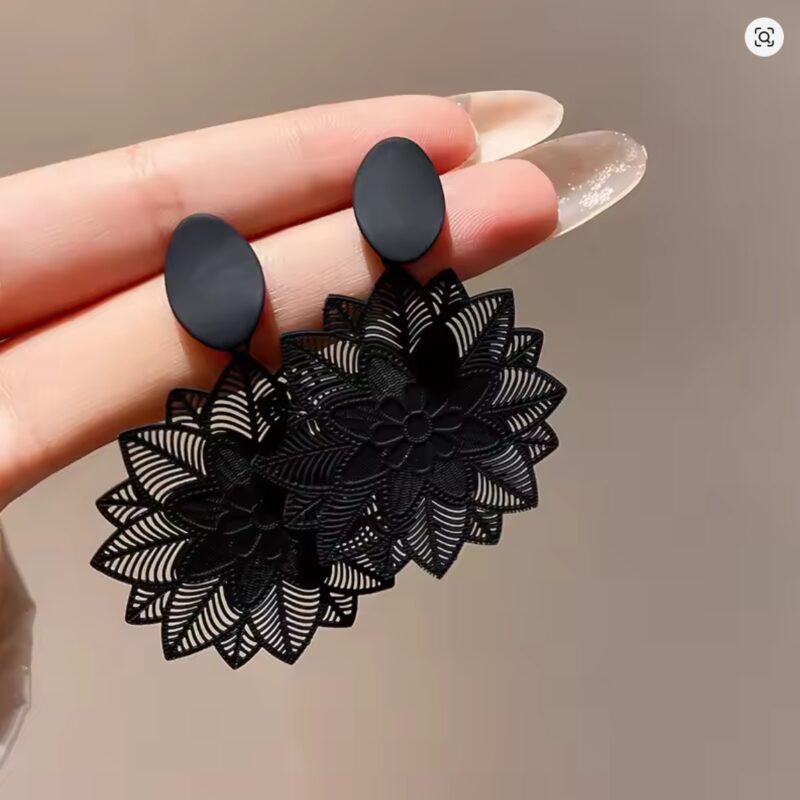 Black Forest Flower Hollow Out Pattern Drop Dangle Women Fashion Cute Earrings Korea Style