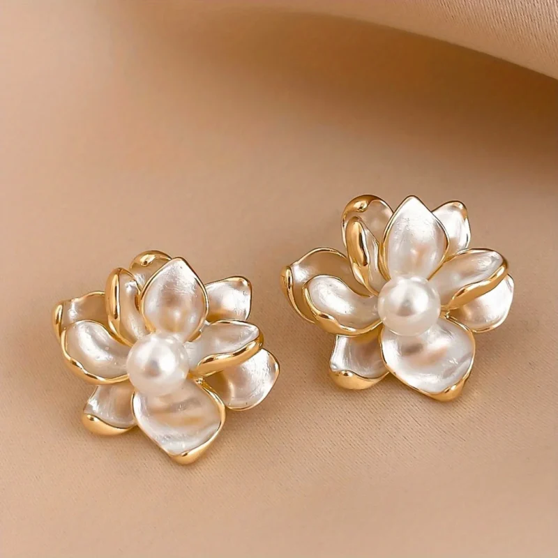 White Enamel Multi-layers Petals Women's Stud Earrings Small Flower Pearl in Middle Design