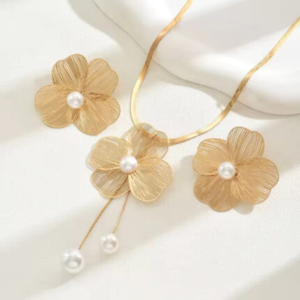 2pcs Set Luxury Personality Gold Color Stereo Flower Inlay Pearl Necklace Earrings Set for Women